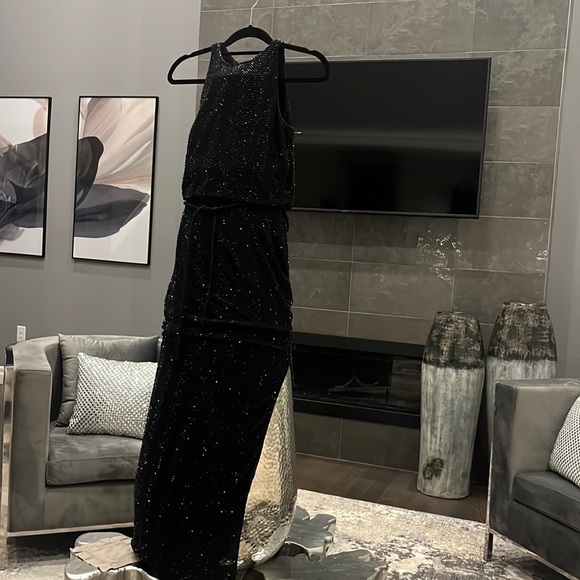 COPY - A simple Grecian style fully beaded jet black gala gown by VICTORIA size… - Picture 14 of 17